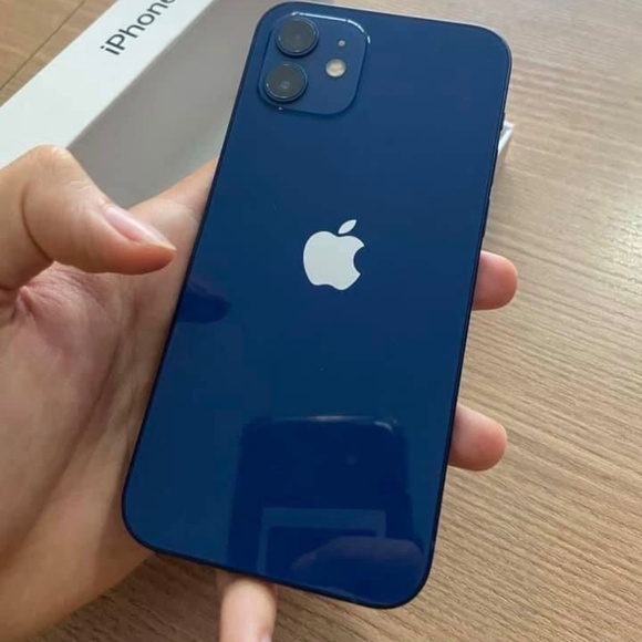 iPhone 12 - Picture 2 of 2